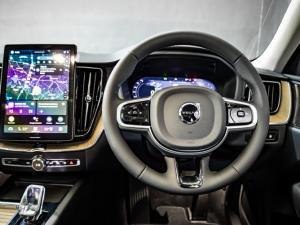 Volvo XC60 T8 Plug-In Hybrid AWD Plus Bright - Image 12