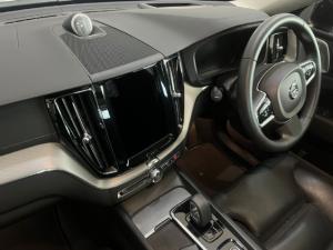 Volvo XC60 B5 AWD Ultimate Dark - Image 8
