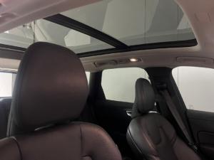 Volvo XC60 B5 AWD Ultimate Dark - Image 9