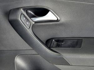 Volkswagen Polo Vivo hatch 1.4 Comfortline - Image 17