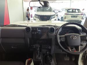 Toyota Land Cruiser 79 2.8GD-6 double cab - Image 14