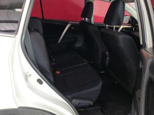 Toyota RAV4 2.0 GX - Image 11