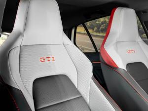 Volkswagen Golf GTI - Image 10