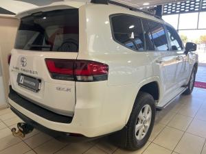 Toyota Land Cruiser 300 3.3D GX-R - Image 2
