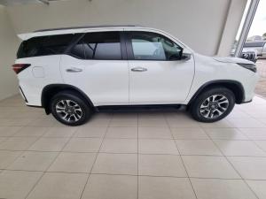 Toyota Fortuner 2.4GD-6 4x4 - Image 3