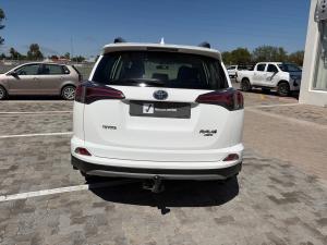 Toyota RAV4 2.2D-4D AWD GX - Image 5