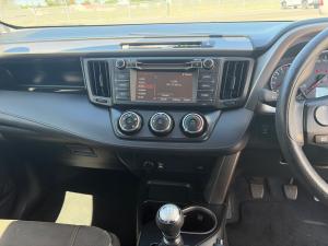 Toyota RAV4 2.2D-4D AWD GX - Image 10