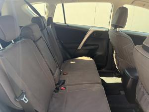 Toyota RAV4 2.2D-4D AWD GX - Image 13