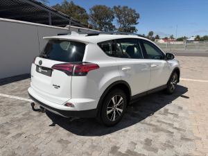 Toyota RAV4 2.2D-4D AWD GX - Image 2