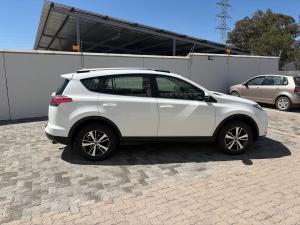 Toyota RAV4 2.2D-4D AWD GX - Image 3