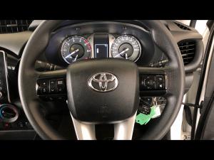Toyota Hilux 2.4GD-6 single cab Raider manual - Image 8