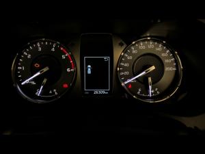 Toyota Hilux 2.4GD-6 single cab Raider manual - Image 9