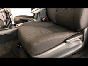 Toyota Hilux 2.4GD-6 single cab Raider manual - Image 12