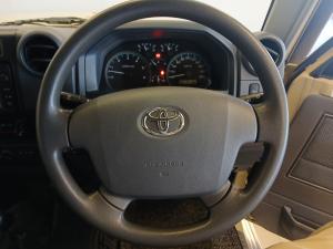 Toyota Land Cruiser 79 4.5D-4D V8 double cab LX - Image 8