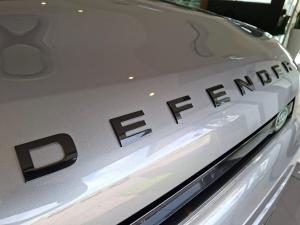 Land Rover Defender 110 D300 X-Dynamic HSE - Image 11