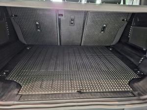 Land Rover Defender 110 D300 X-Dynamic HSE - Image 12