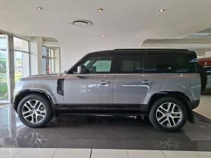 Land Rover Defender 110 D300 X-Dynamic HSE - Image 3