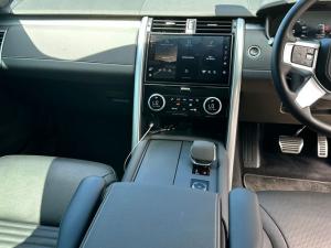 Land Rover Discovery D350 Dynamic HSE - Image 8