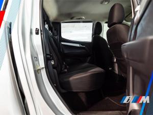 Isuzu KB 300D-Teq double cab LX Midnite Edition auto - Image 12