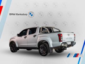 Isuzu KB 300D-Teq double cab LX Midnite Edition auto - Image 8