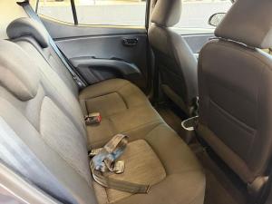 Hyundai i10 1.1 Motion - Image 11