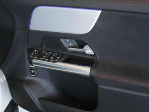 Mercedes-Benz GLA GLA200 Progressive - Image 17