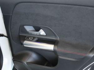 Mercedes-Benz GLA GLA200 Progressive - Image 21