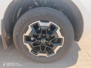 Nissan Navara 2.5DDTI LE/LE Plus automatic D/C - Image 10