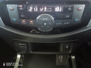 Nissan Navara 2.5DDTI LE/LE Plus automatic D/C - Image 17