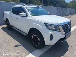 Nissan Navara 2.5DDTI LE/LE Plus automatic D/C - Image 1