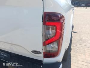 Nissan Navara 2.5DDTI LE/LE Plus automatic D/C - Image 22