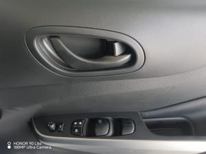 Nissan Navara 2.5DDTI LE/LE Plus automatic D/C - Image 23
