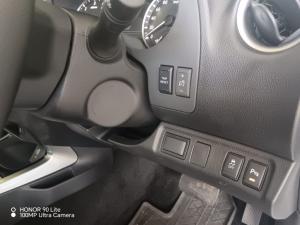 Nissan Navara 2.5DDTI LE/LE Plus automatic D/C - Image 24