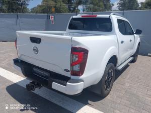 Nissan Navara 2.5DDTI LE/LE Plus automatic D/C - Image 2