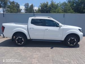 Nissan Navara 2.5DDTI LE/LE Plus automatic D/C - Image 3
