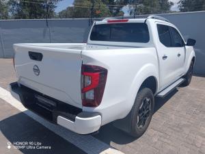 Nissan Navara 2.5D LE 4X2 automatic D/C - Image 2