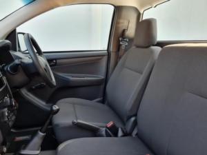 Isuzu D-Max Gen 6 250 single cab Fleetside safety - Image 4