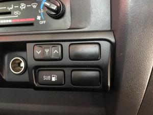 Toyota Land Cruiser 79 4.5D-4D LX V8 single cab - Image 12