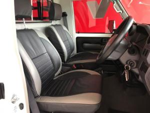 Toyota Land Cruiser 79 4.5D-4D LX V8 single cab - Image 8