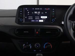 Hyundai Grand i10 1.0 Premium hatch - Image 12