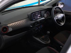 Hyundai Grand i10 1.0 Premium hatch - Image 14