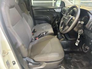 Isuzu D-Max 1.9TD single cab L manual - Image 10