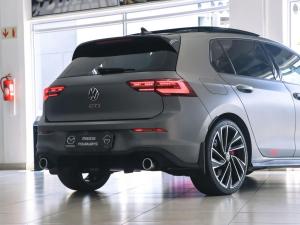 Volkswagen Golf GTI - Image 10