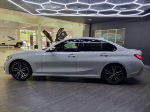 BMW 3 Series 320i M Sport - Image 4