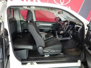 Toyota Hilux 2.4GD-6 Xtra cab Raider manual - Image 13