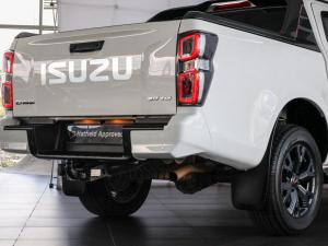 Isuzu D-Max 3.0TD double cab V-Cross 4x4 - Image 12