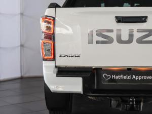 Isuzu D-Max 3.0TD double cab V-Cross 4x4 - Image 13