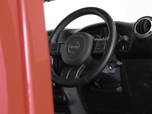 Jeep Wrangler Unlimited 3.6L Polar Edition - Image 17