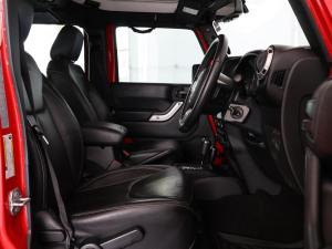 Jeep Wrangler Unlimited 3.6L Polar Edition - Image 18