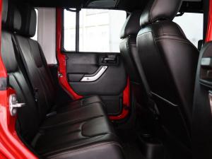 Jeep Wrangler Unlimited 3.6L Polar Edition - Image 19